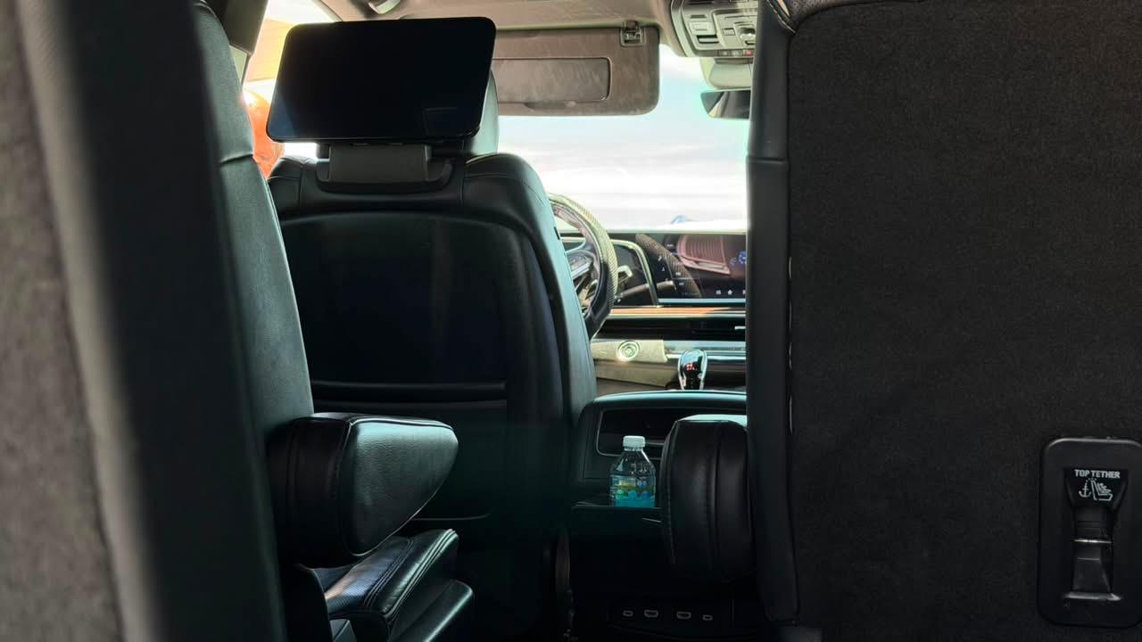 Escalade interior 1
